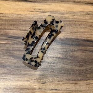 Large scale Tortoise Shell Hair Claw Clip